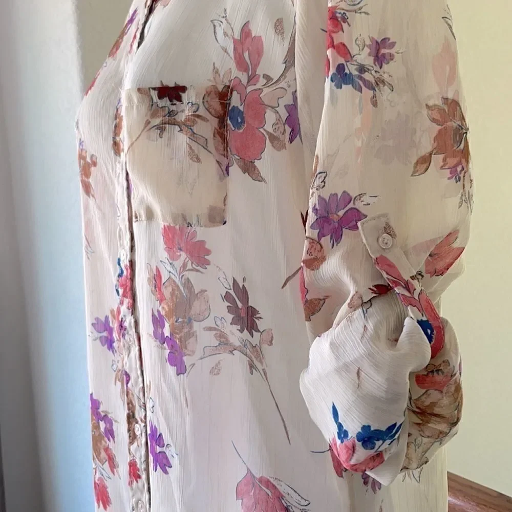 𝅺AMERICAN RAG Roll-tab Floral Button down Size M - Picture 2 of 10